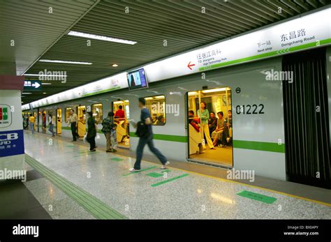 Massive Shopping mall on Metro Line 2